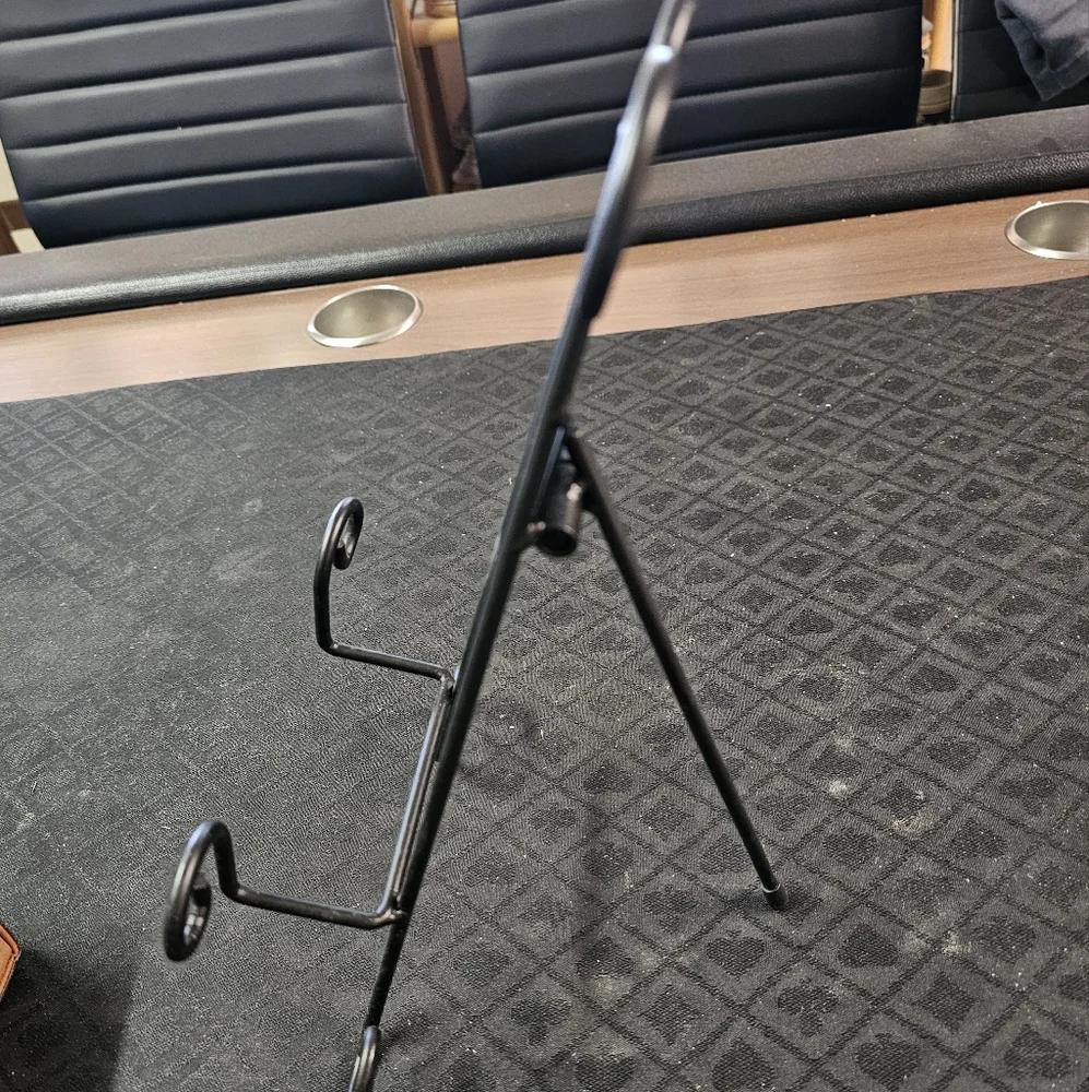 Elegant Black Metal Easel Stand